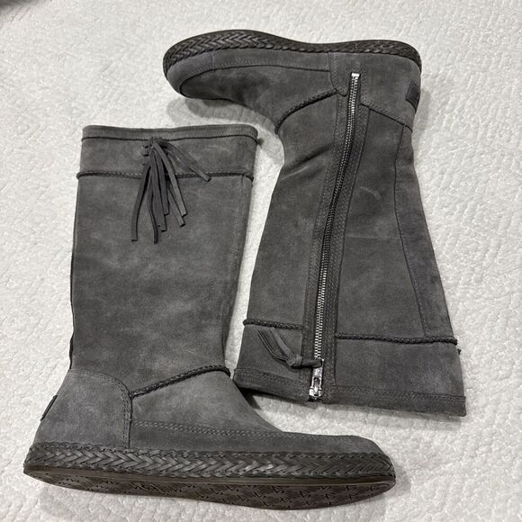 UGG Emerie Knee High Flat Boots Charcoal Gray Suede Tassel Charm  Sz 7 - Picture 2 of 10